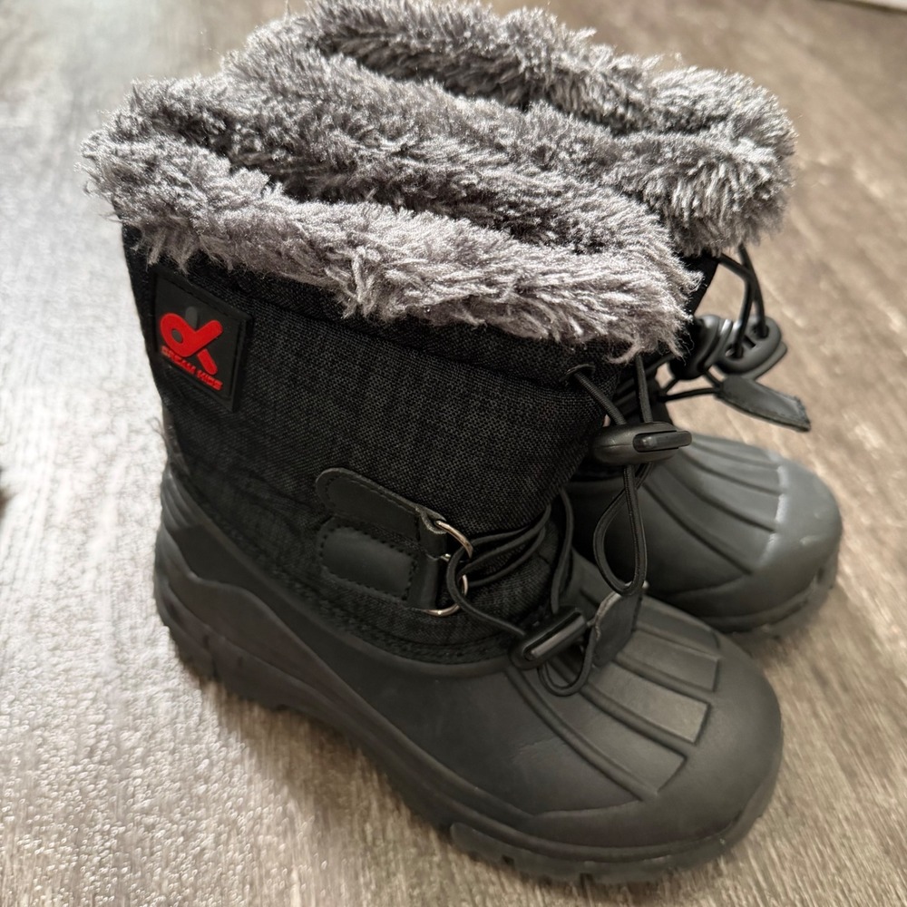 Dream Kids Black Faux Fur Lined Winter Snow Boots Size 30 / US 12C Toggle